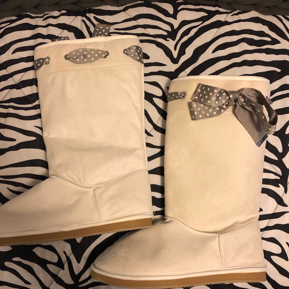 Just Fab sz 11 comfy fleece lined boots with ribbon bow.